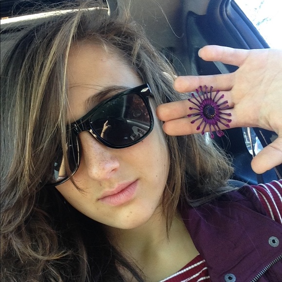 Meet your Posher - Picture 2 of 2